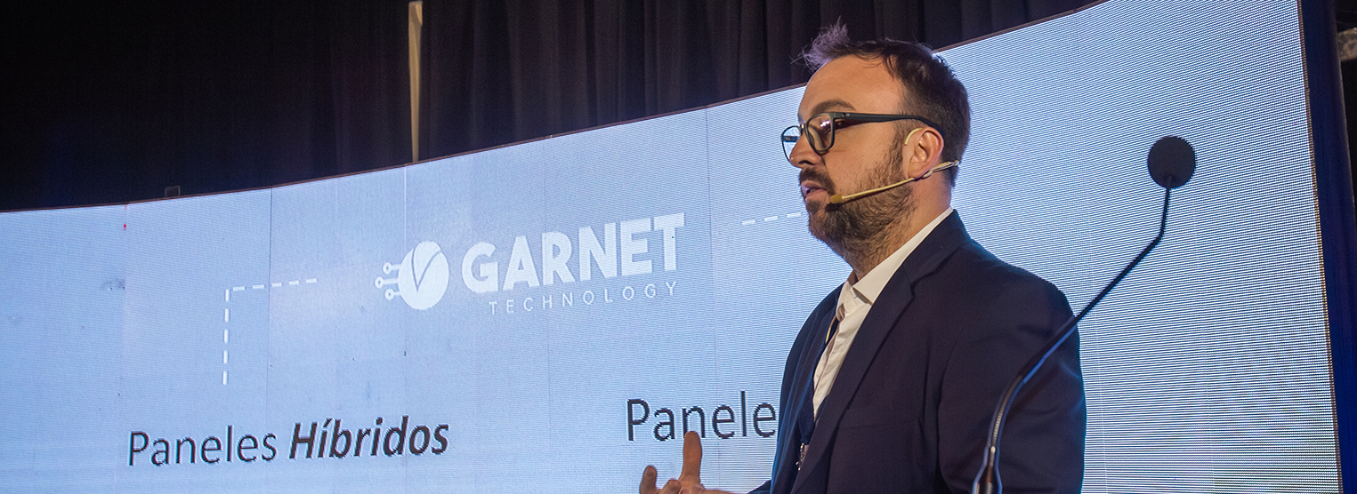 Ezequiel Saracino durante la presentación de Garnet Technology en el SUMMIT Tecnológico 2026